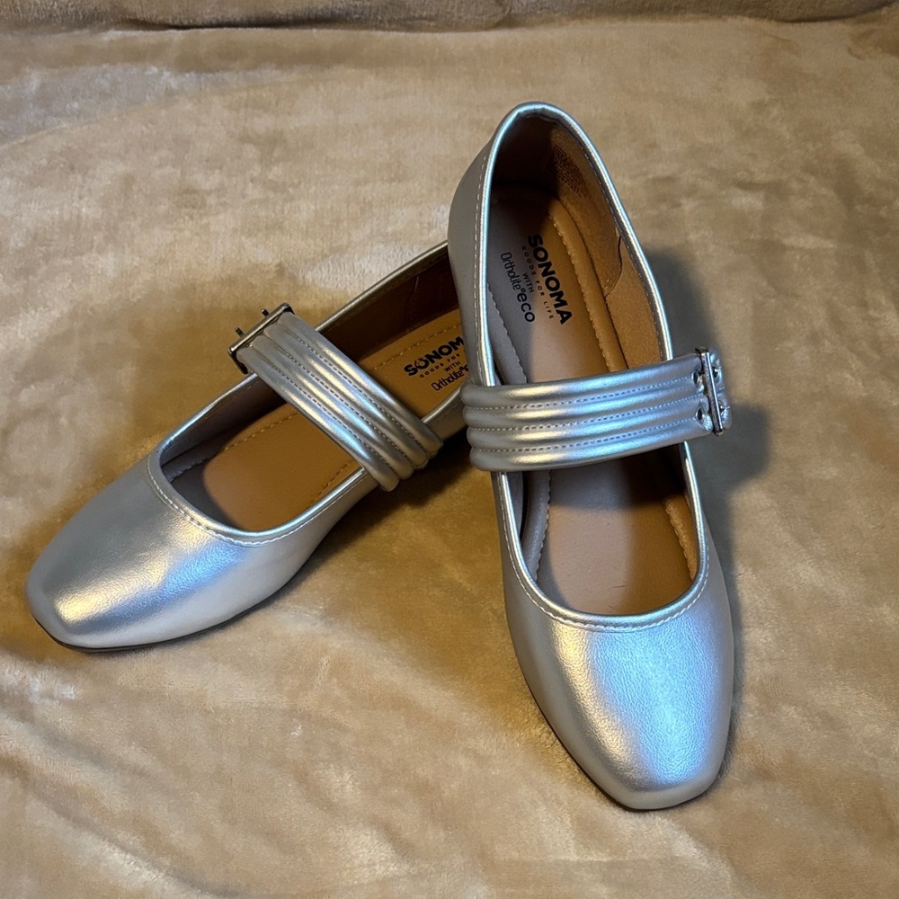 Sonoma Metallic Silver Flats with Strap